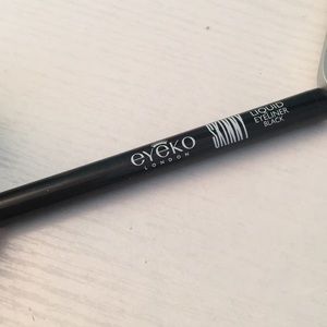 Liquid eyeliner, very precise smudge proof 4”